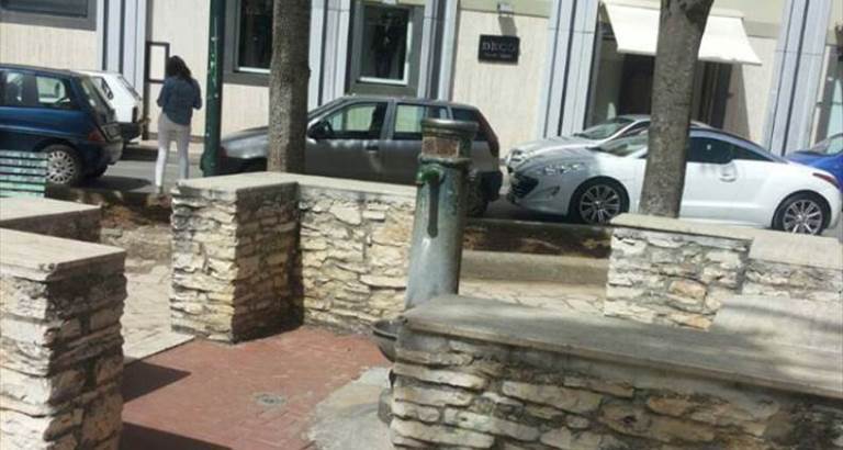 Piazza Venezuela, fontana a secco da tempo