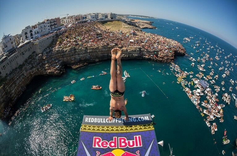 Tuffi da urlo a Polignano con la Red Bull Cliff Diving World Series