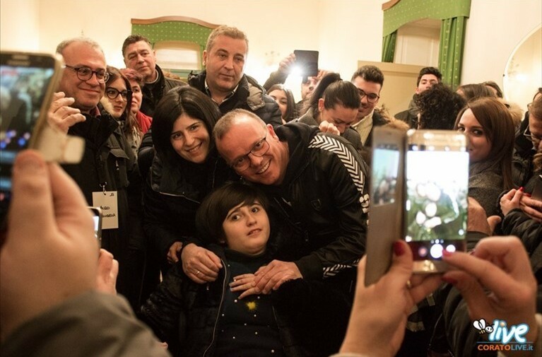 Gigi D'Alessio a Corato: «Qui mi sento in famiglia»