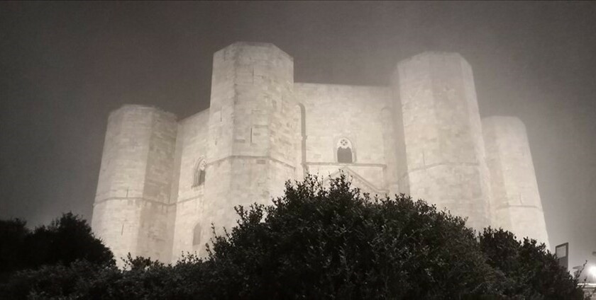 I primi fiocchi di neve al Castel del Monte