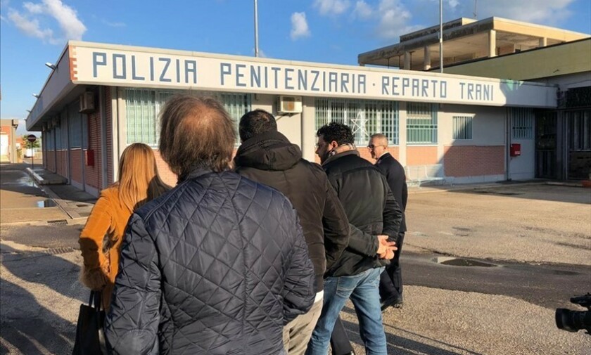I Cinque stelle in visita al carcere di Trani: «Il sorriso dei più piccoli per tornare a sperare»