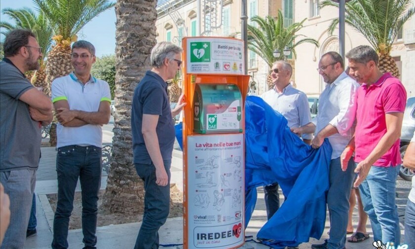 Inaugurato nuovo defibrillatore su corso Mazzini