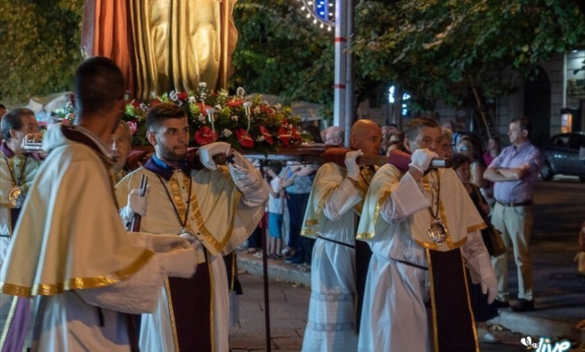 San Cataldo riabbraccia i coratini per la prima processione della festa