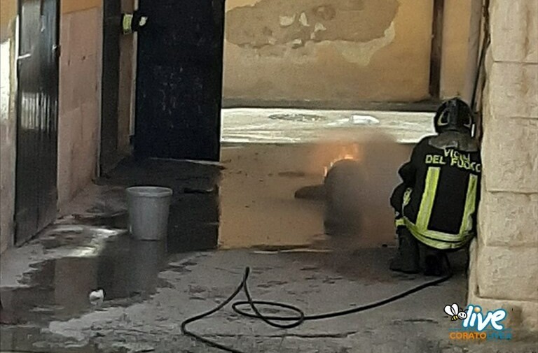 Bombola di gas in fiamme in via Leonello