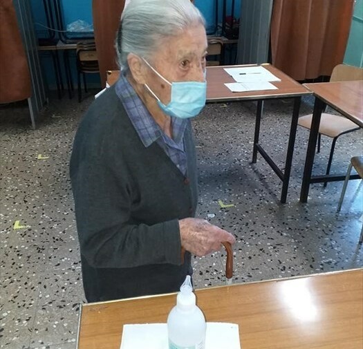 Al seggio a 107 anni. Nonna Lucia: «Il mio voto sarà decisivo»