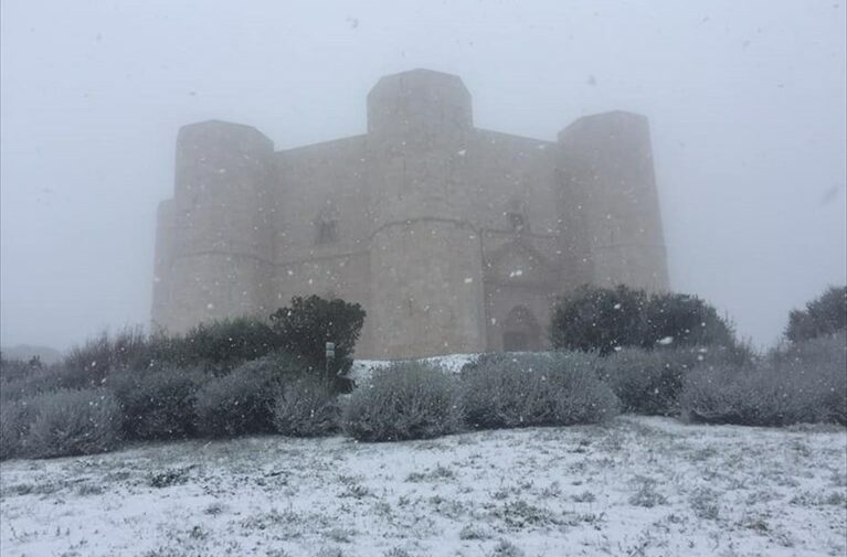La prima neve dell’anno è a Castel del monte