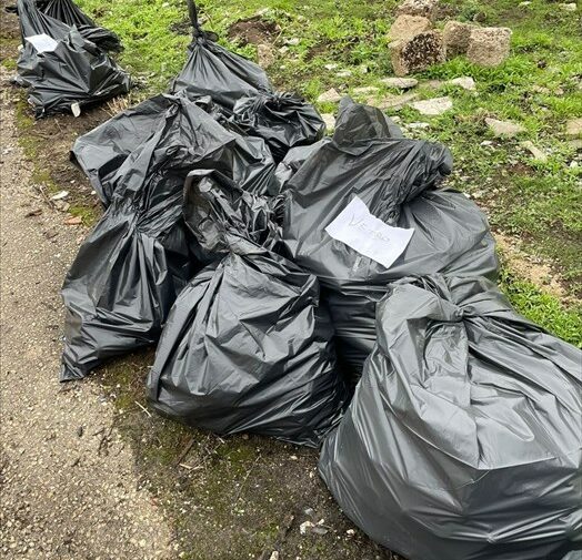volontari in azione: raccolti 105 sacchi di rifiuti