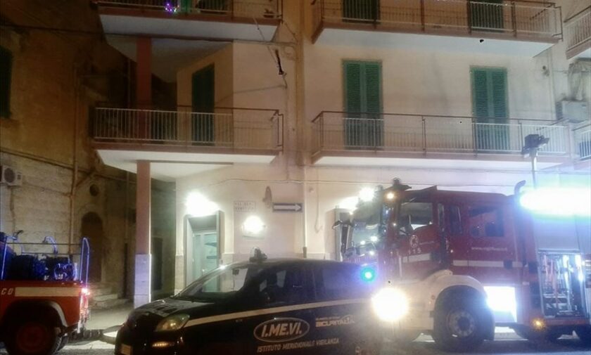 Auto in fiamme su via San Domenico