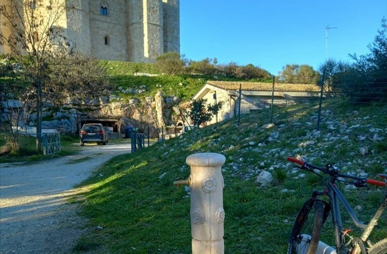 Chiusa la fontanina di Castel del Monte