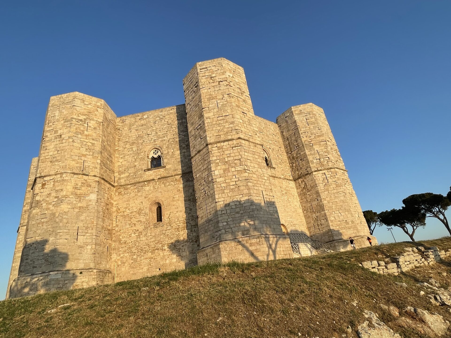 Solstizio d’estate, la meraviglia del concerto all’alba a Castel del Monte