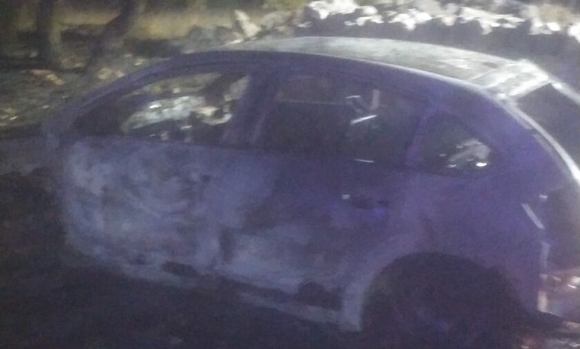 Rogo sulla murgia coratina, due auto in fiamme sulla strada per Altamura