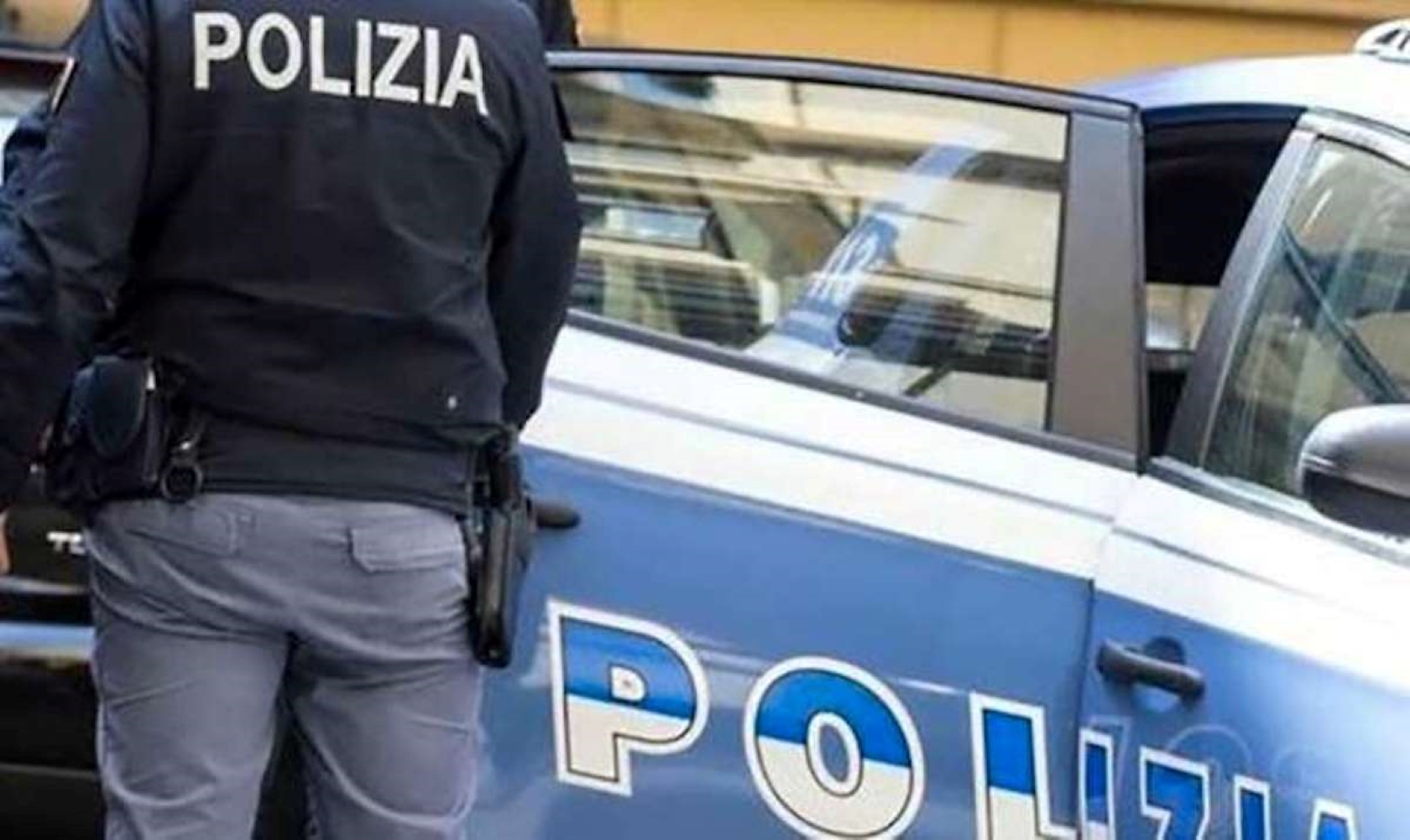 Rubano chianche storiche da un’associazione di volontariato: due arresti