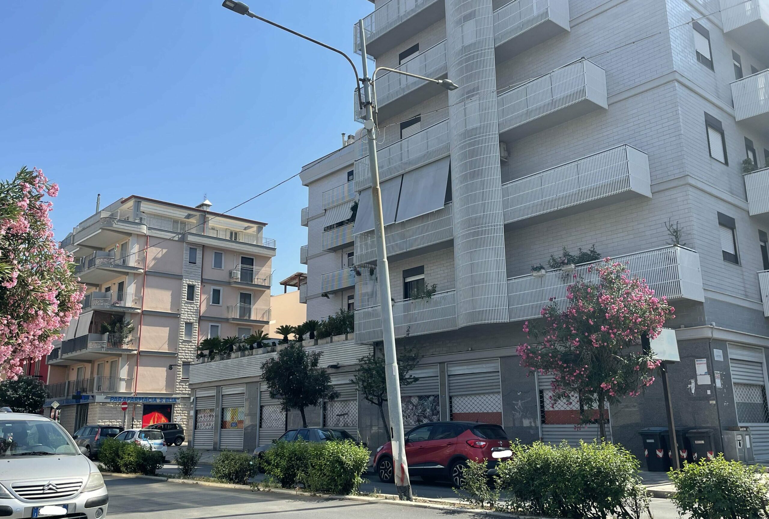 Palo della illuminazione pubblica a rischio anche su viale Cadorna?