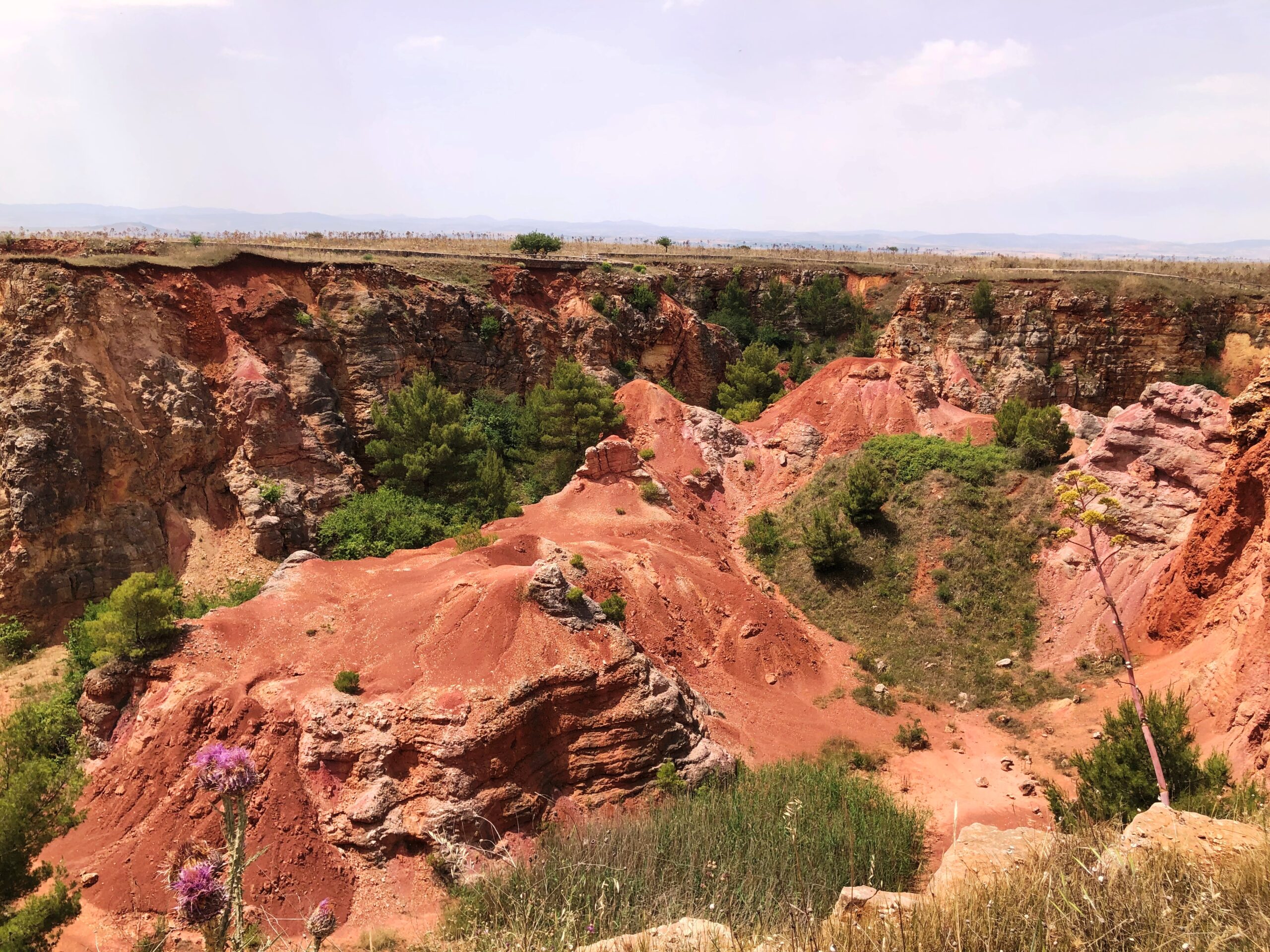 Sfumature rosse sulla Murgia: le miniere di bauxite di Spinazzola