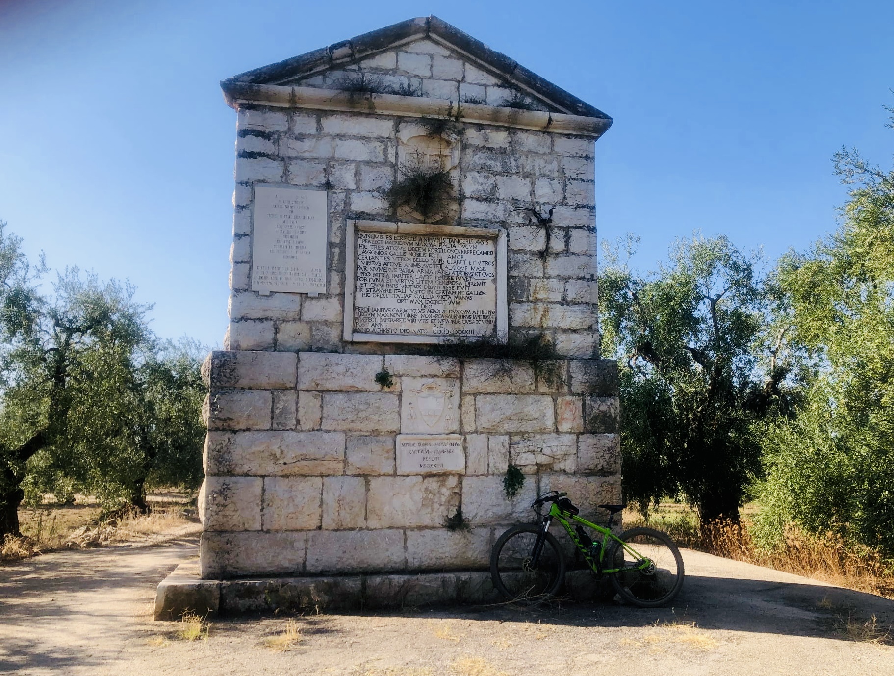 Un pezzo di storia quasi dimenticato nelle campagne: l’Epitaffio della Disfida