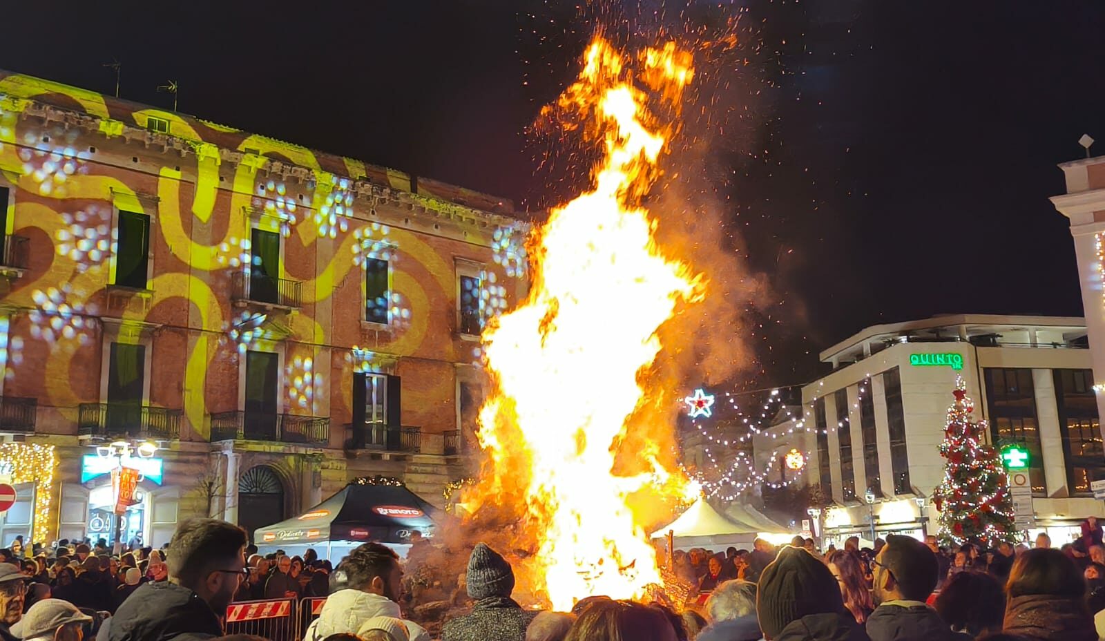 “Jò a Jò”, torna il tradizionale falò di Santa Lucia: aperte le candidature per gli espositori