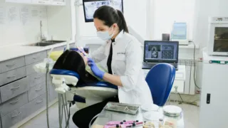 Impianti dentali a basso costo: c’è da fidarsi?