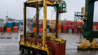 Come proteggere merci e macchinari durante il trasporto: le soluzioni efficaci per l’industria