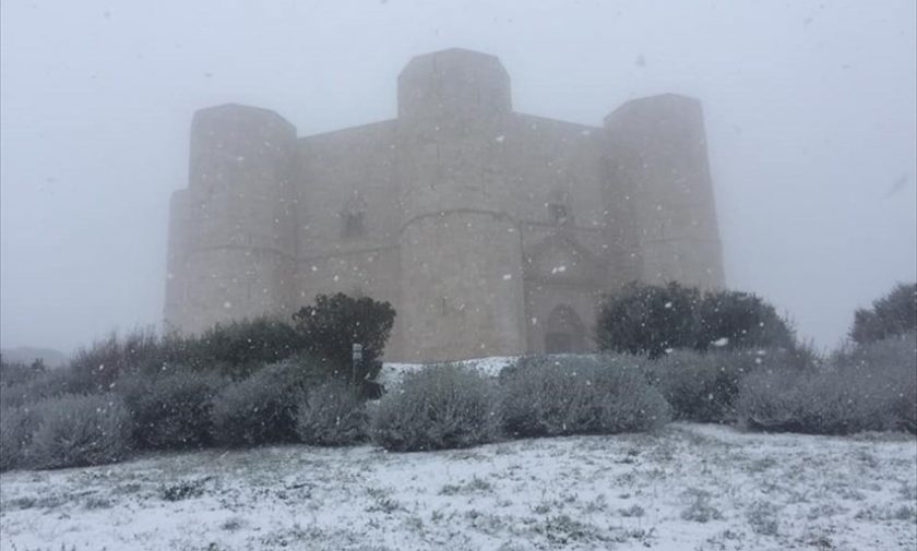 La prima neve dell’anno è a Castel del monte