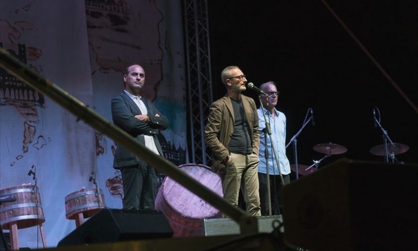 Enzo Avitabile e i bottari di Portico celebrano la musica del mondo