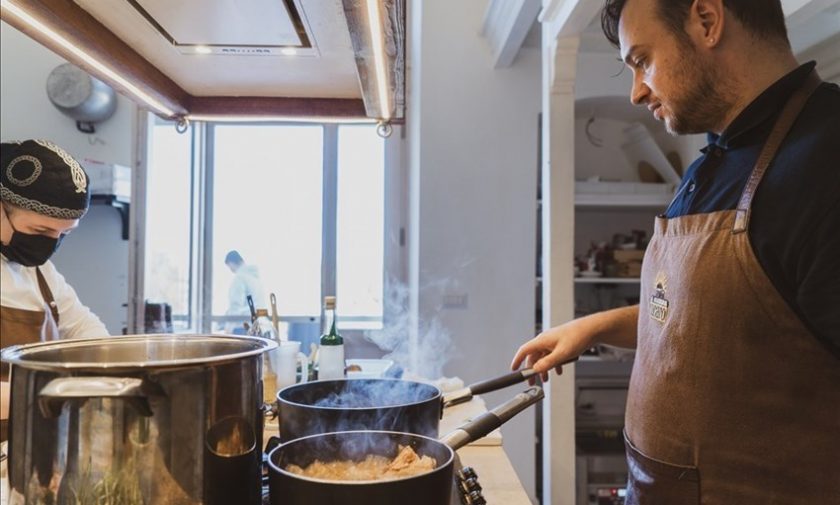 Le Masserie Zucaro – lo chef stellato Nello Turco reinventa la Murgia tra cucina e passione
