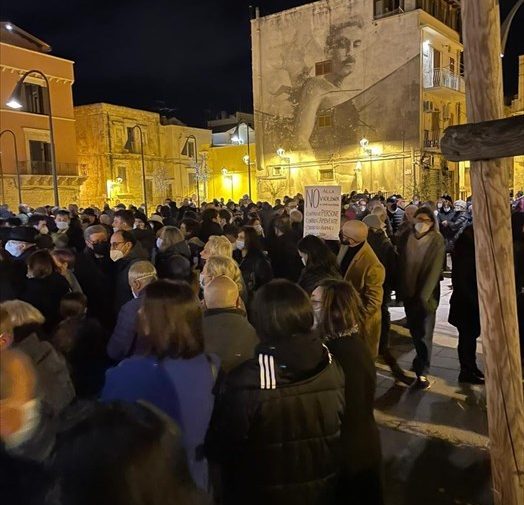 I coratini scelgono la legalità: centinaia di cittadini in strada contro violenza e prevaricazione