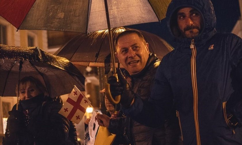 Georgiani in piazza per i fratelli ucraini: «Conosciamo quello che stanno vivendo